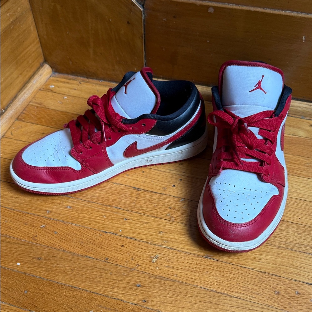 Jordan Kids' Sneakers in Red and White - Picture 2 of 6
